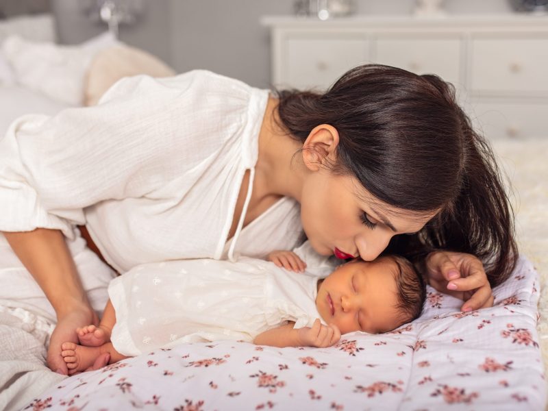 Sesja noworodkowa lifestyle – zatrzymaj ulotne chwile